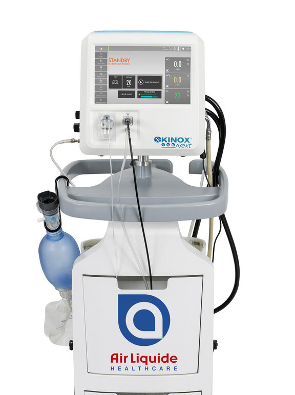 Durchdachtes Design des SoKINOX NeXT Geräts von Air Liquide mit herausnehmbaren Schubladen für Zubehör und niedriger Plattform für einfachen Flaschenwechsel.