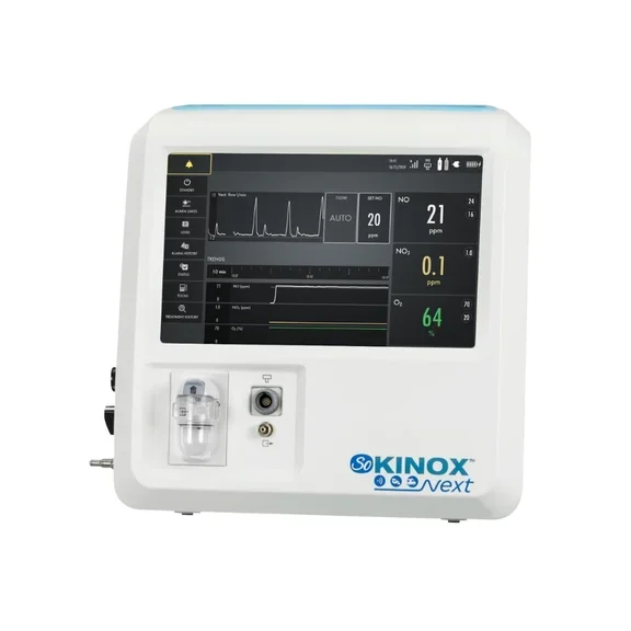 SoKINOX NeXT iNO-Therapiegerät von Air Liquide auf ergonomischem Gerätewagen für maximale Mobilität in der Klinik, inklusive Zertifizierung für den bodengebunden Transport.